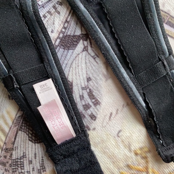 *GIFTED* VS Black Strapless Underwire Bra - Picture 2 of 3